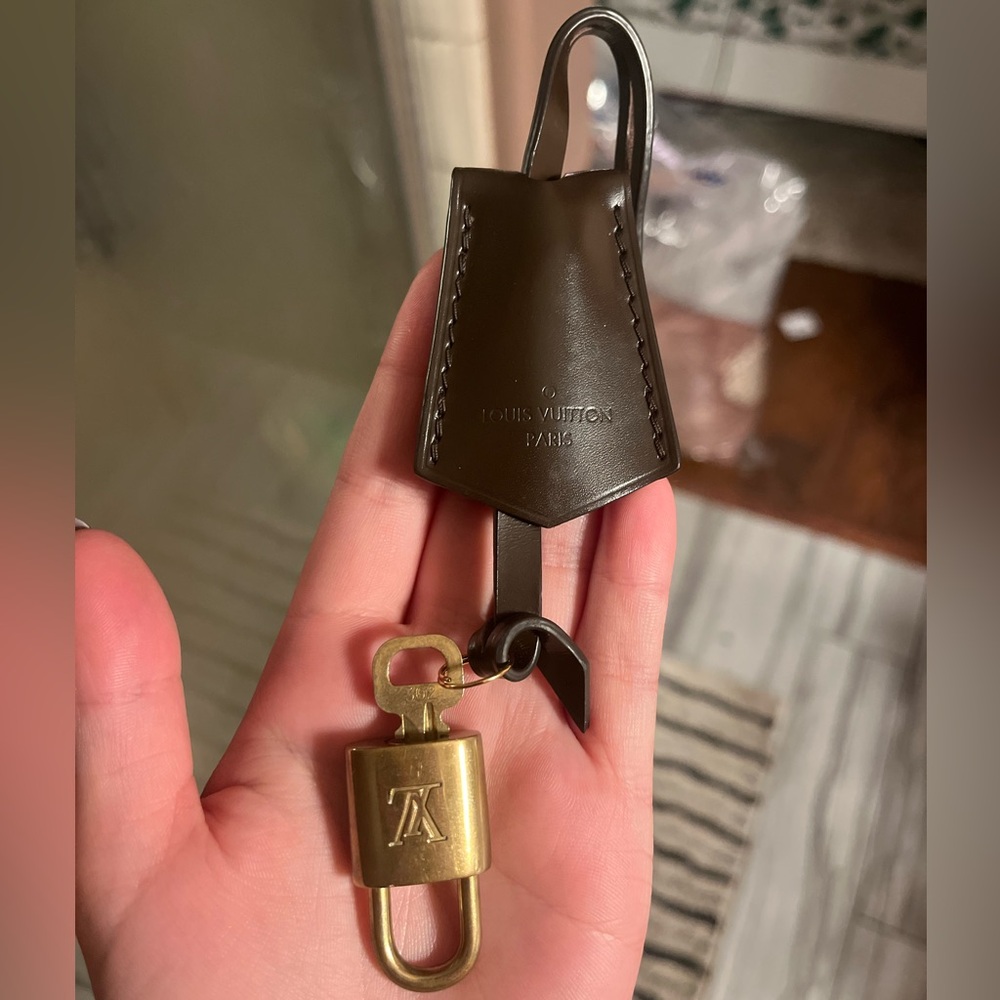Louis Vuitton Alma BB - Picture 16 of 16